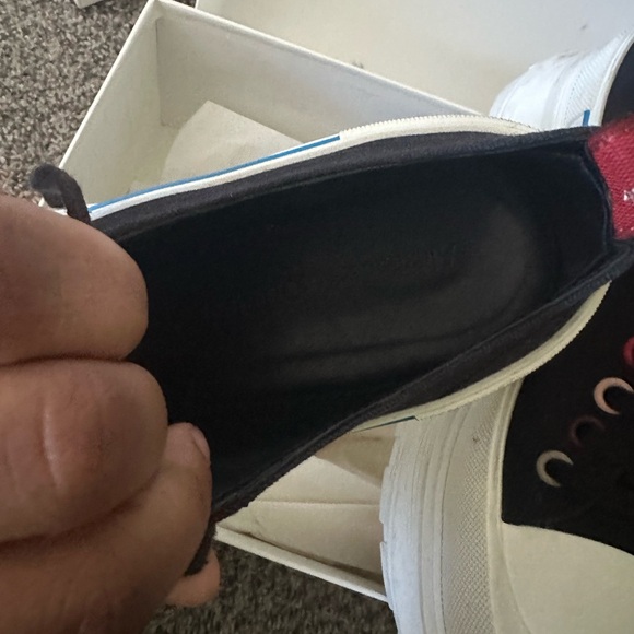 Alexander McQueen - Picture 5 of 6